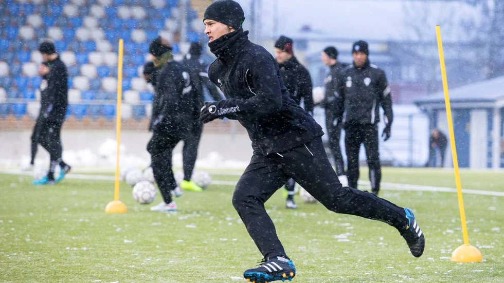 Redo för debut. Mauricio Albornoz kliver in från start.