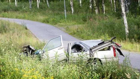 Polisen ska undersöka olycksbilen från dödsolyckan i Kalix. Foto: maria ekman