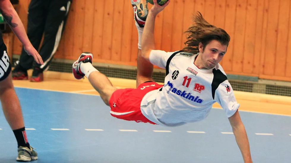 Philip Claudius gjorde två mål i premiären mot HK Country.