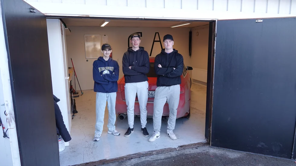 Gymnasieeleverna Marcus Öhrström, Isak Söderström och Julius Eklund tänker starta en egen firma då den förstnämnda fyller 18 år.
