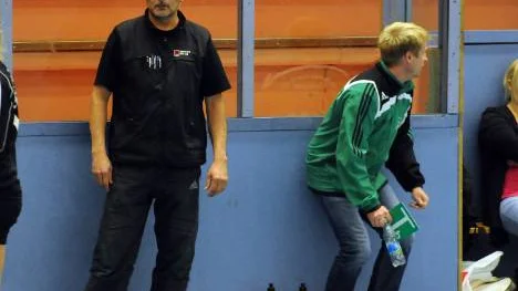 Tränaren Väinö Liukku och hans spelare i Malmbergets AIF inleder serien med två matcher på bortaplan - först mot Härnösand och sedan mot Sollefteå.foto: mats henriksson