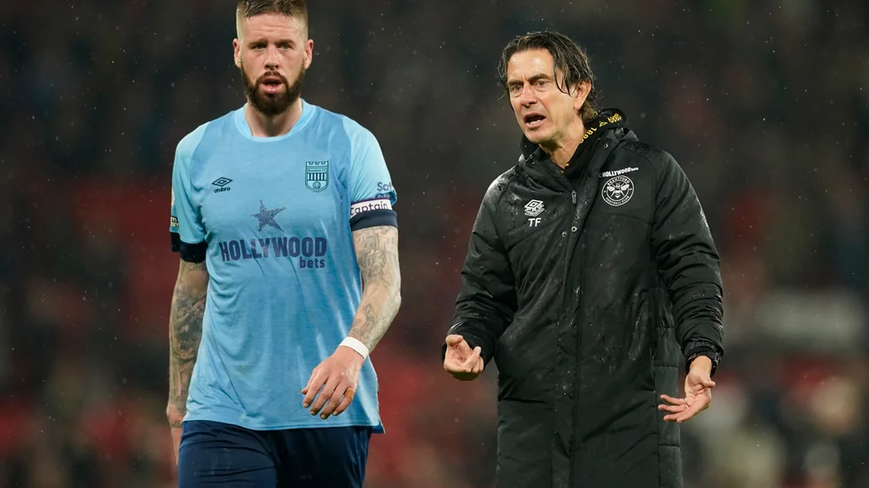 Pontus Jansson och Brentfords manager Thomas Frank. Arkivbild.