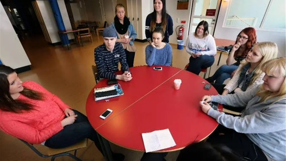 Elever på Carlsunds utbildninscentrum menar att alla berörs av nättrakasserier. Dessutom går det längre ned i åldrarna.
