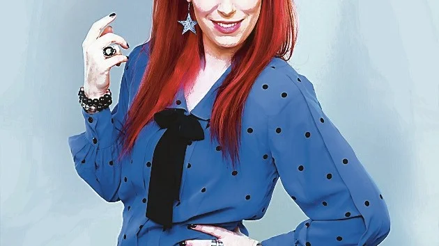 Josefin Johansson är en av de färgstarka komikerna som uppträder den 5 eller 6 februari på Frimis. Foto: Pressbild