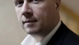 Torbjörn Elenskys essäbok "Gränser" är stimulerande och läsvärd.