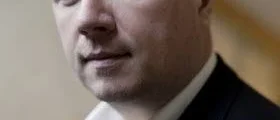 Väjer inte för svåra frågor