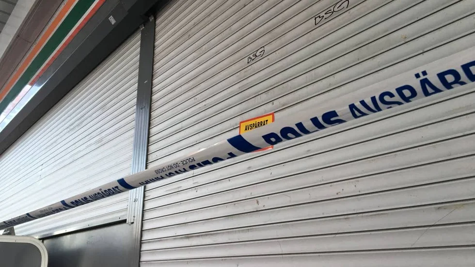 Rån. Två beväpnade män rånade 7-eleven  i slutet av mars i år. Polisen har ännu inte fått klarhet i händelsen. Ingen är gripen.
