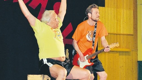 Leif Walter vet hur man underhåller de minsta. Han kompades av Samuel Helles på gitarr.