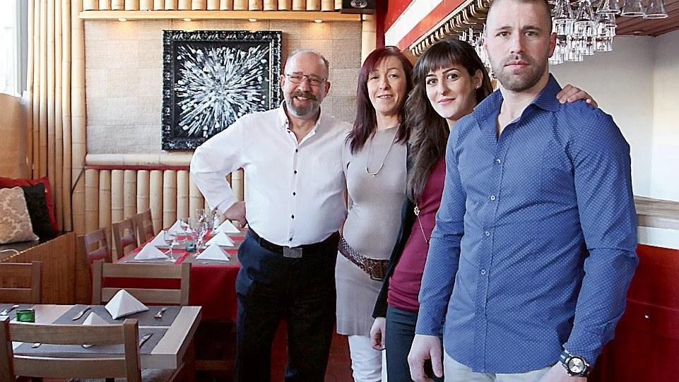 Panos, Sofia, Vaisia och Georgios Dimakis öppnar restaurang tillsammans.