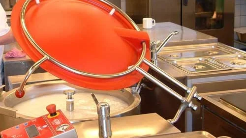 I och med Ekenkökets restaurering kommer ett kylmatsystem att införas. Köket ska bland annat producera all mat till barn- och äldreomsorg i tätorten.