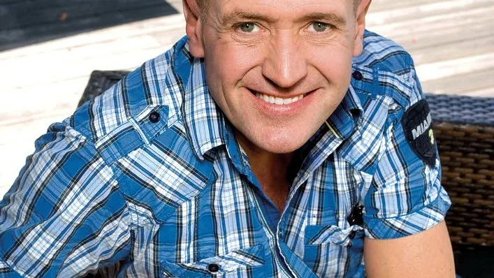 Show. Ståupp-komikern Thomas Petersson höll vad han utlovat.