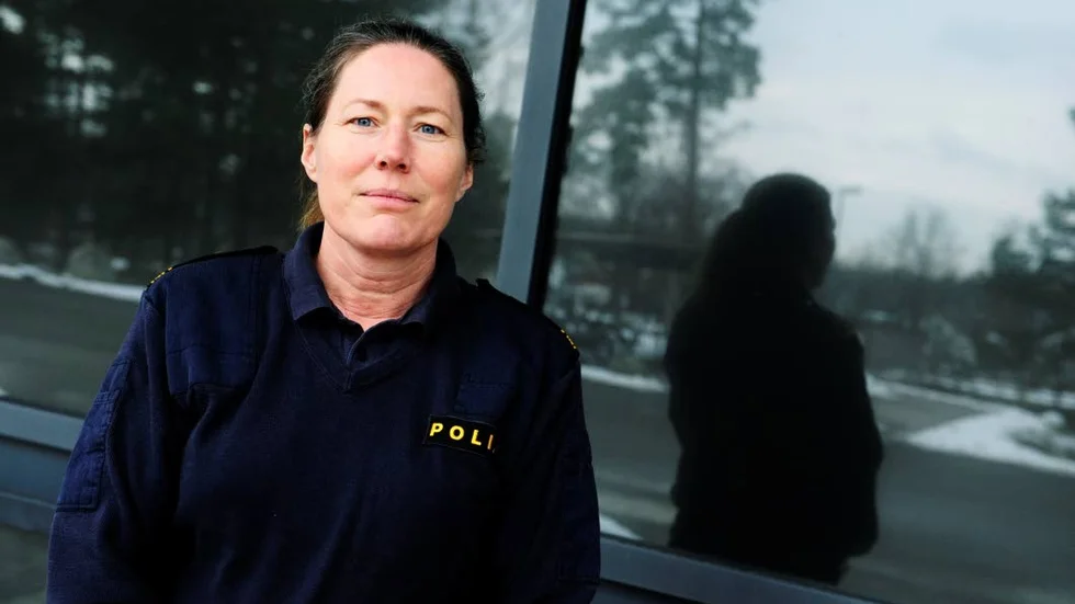 "Det var målsägandens beskrivning", säger Lisa Koblanck, kommunpolis, om det kritiserade signalementet.