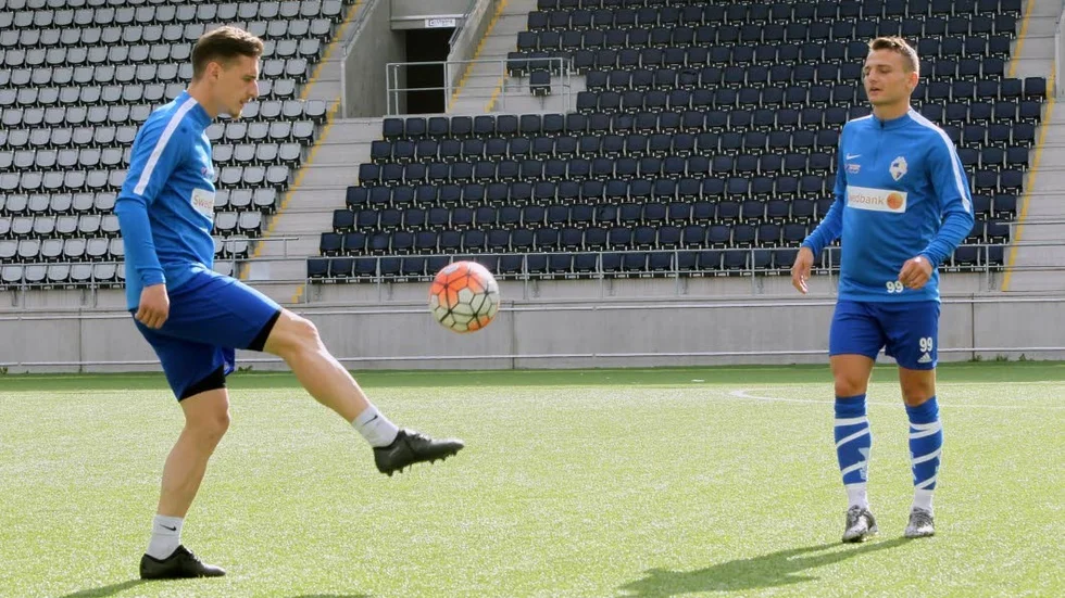 Esat Jashari och Ilir Terbunja håller en extra tumme för FC Pristina i Europa League-kvalet.