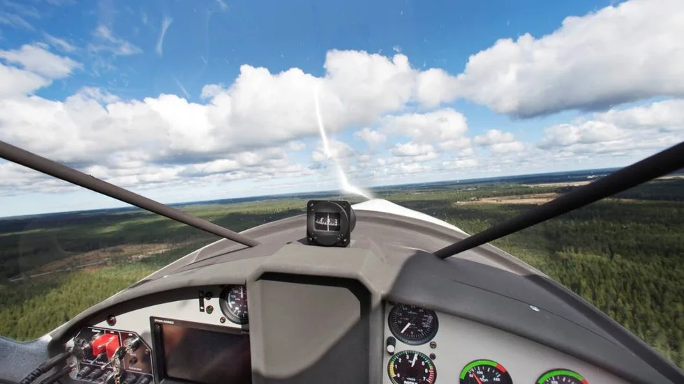 En boende i Motala har klagat på höga ljudnivåer från flygplan i Motala. Snart väntas han få svar.