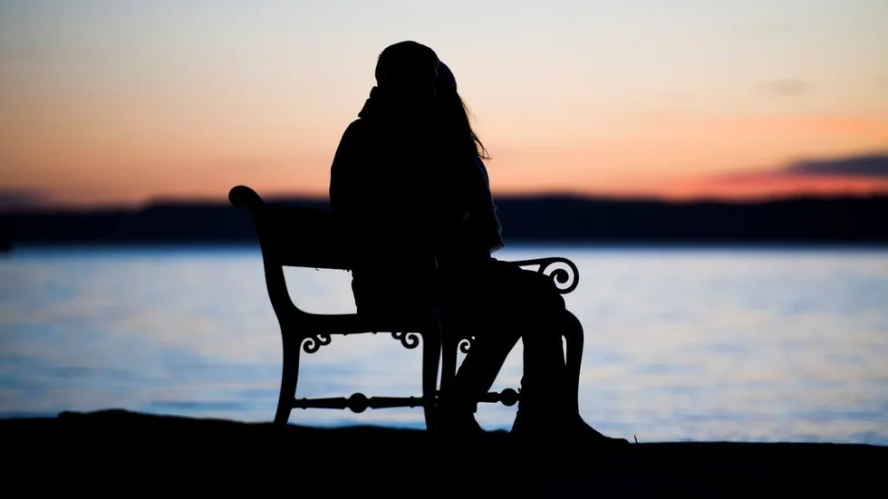 Samhälle. "Vi måste få ifrågasätta samhället och våga säga ifrån och dom som blir ifrågasatta måste kunna skilja på person och sak och inte ta klagomålen personligt" skriver Gunilla Skill.