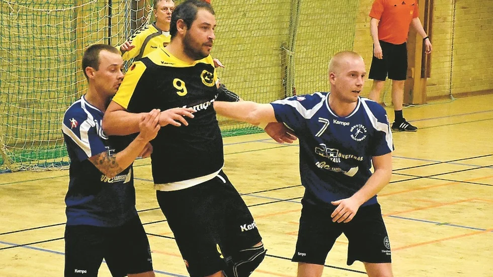 SEGERMASKINEN. Hultsfred ångar på som aldrig förr och har lekstuga i division 3. I lördagens bortamatch mot Hohultslätt gjorde nio olika spelare mål. Sasa Omcren (bilden) svarade för fem av dem. Arkivfoto: Micael Rundberg.