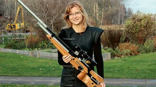 Skytten Louise Samuelsson lyckades knipa ett silver och ett brons under Hungarian Open i Ungern. Nu väntar SM i Umeå och eventuellt ytterligare två mästerskap under året.