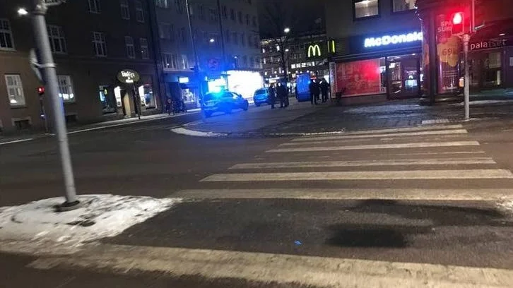 Anhållen. En 22-årig man har anhållits som misstänkt för mordförsöket utanför McDonalds.
