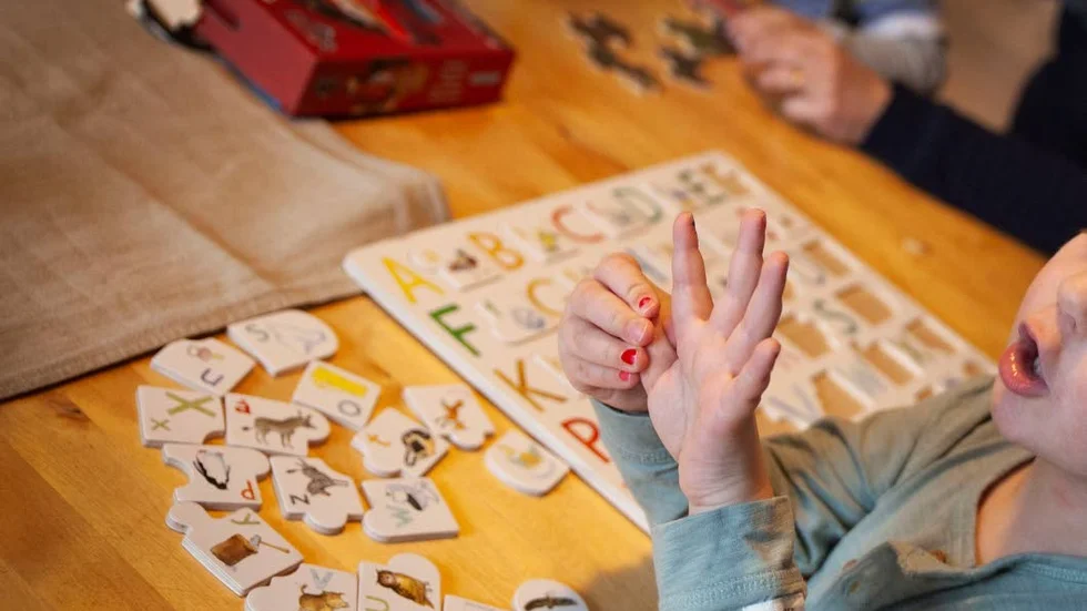 Sjukfrånvaron inom förskolan har varit hög bland personalen de senaste åren. Nu införs åtgärder för att 2019 ska bli ett friskare år.