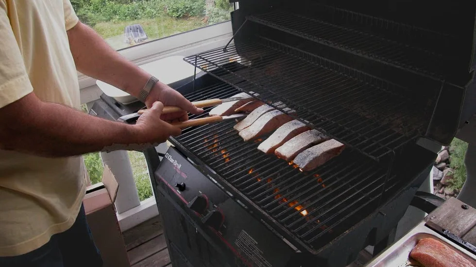 På våren kommer grillarna fram. Men det gäller att kontrollera att gasolslangar inte läcker – då kan det sluta illa.
