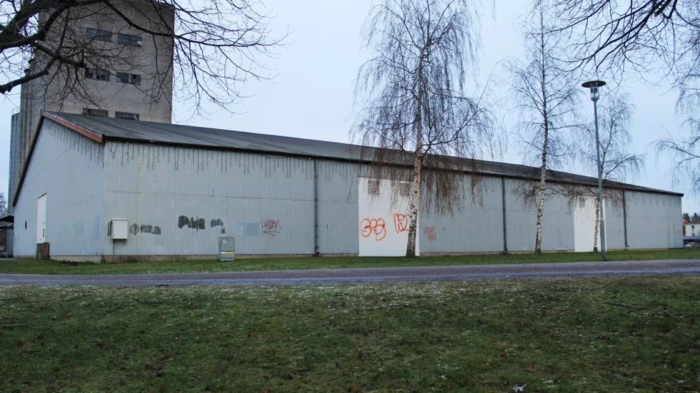 Konstgräs. Järnlundahallen ägs och drivs av kommunen.