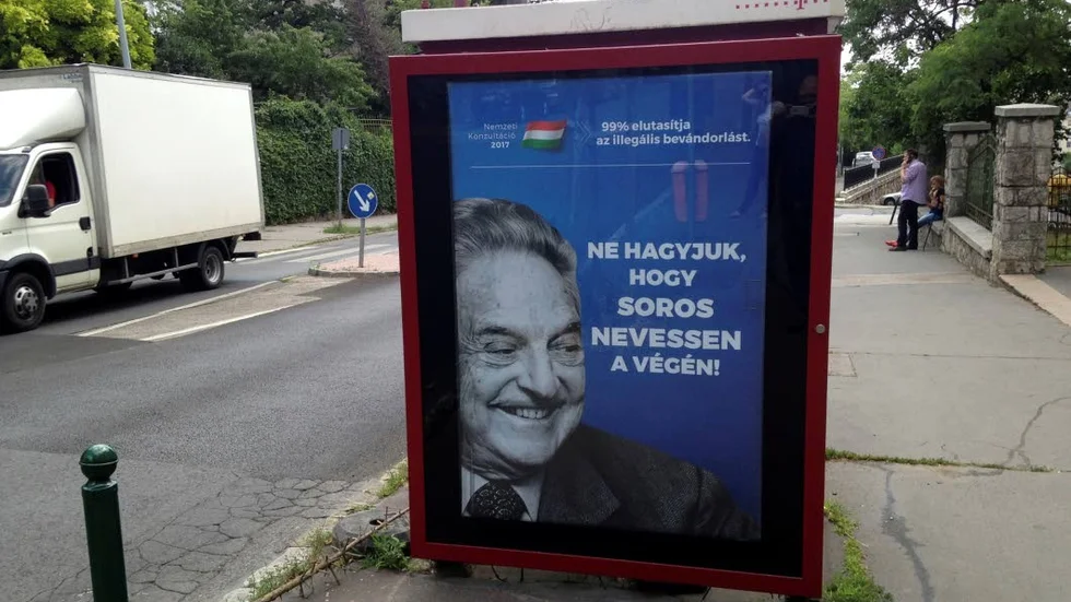 George Soros gjordes till måltalva av Victor Orbán i det senaste ungerska valet. Texten på affischen lyder: "99 procent är emot illegal migration", "Låt inte Soros skratta sist."