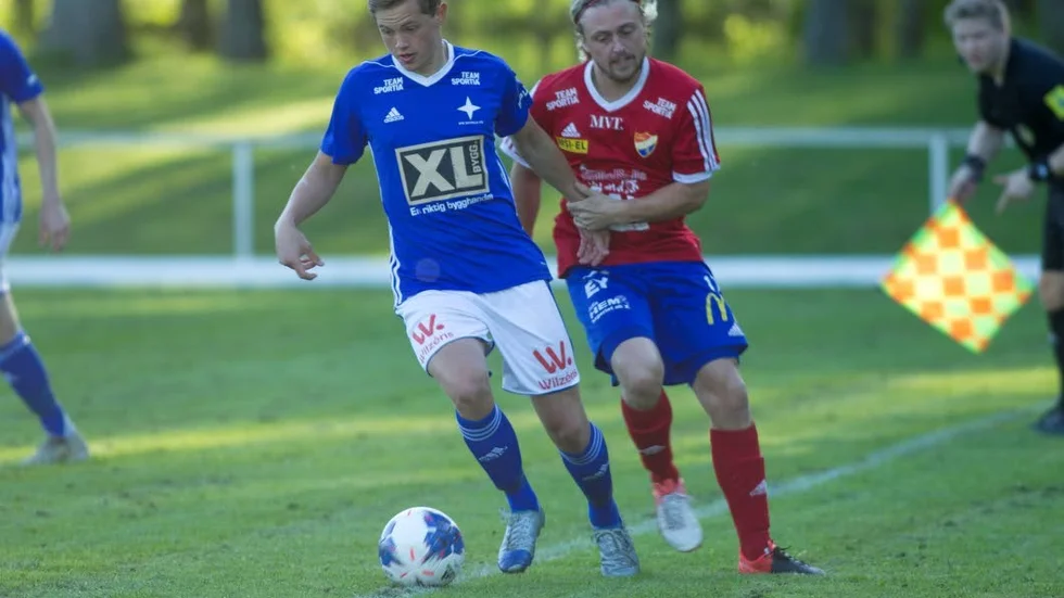 IFK är bara två poäng bakom Boren efter segern mot Mantorp. På tisdag möts de båda i ett Motaladerby.