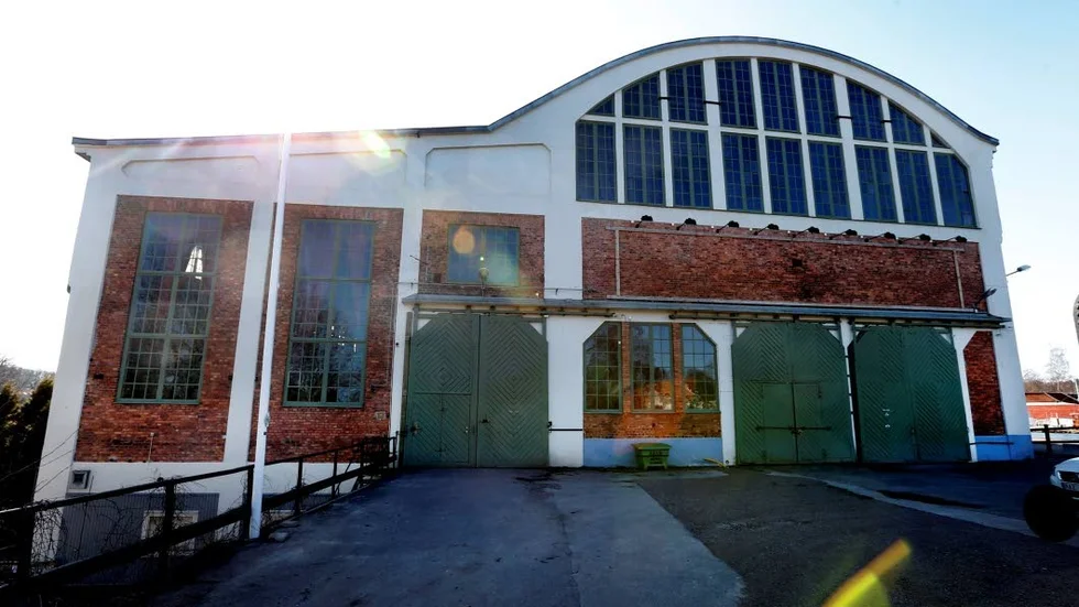 Kanske kunde man placera några statyer av arbetare vid Lokverkstaden, funderar skribenten.