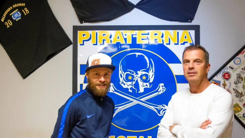 Jonas Davidsson är den första föraren som Piraternas lagledare Fredrik Staaf kan presentera inför återkomsten i elitserien.