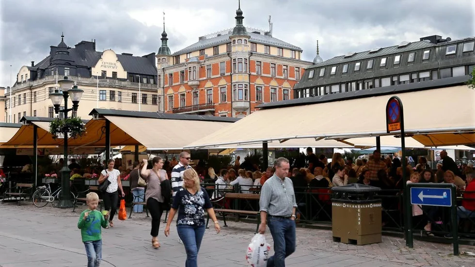 Stora torget. Älskat av många – men för få platser att sitta på om man inte är krogkund, tycker en del.