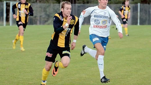 Här ses James Weber på hugget i en tidigare match mot Söderköping. Får Gullringens skyttekung jubla för mål och seger igen?