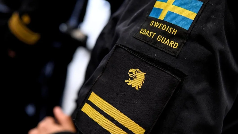 Mannen i båten fick göra ett utandningsprov och är nu misstänkt för sjöfylleri och vårdslöshet i sjötrafik.