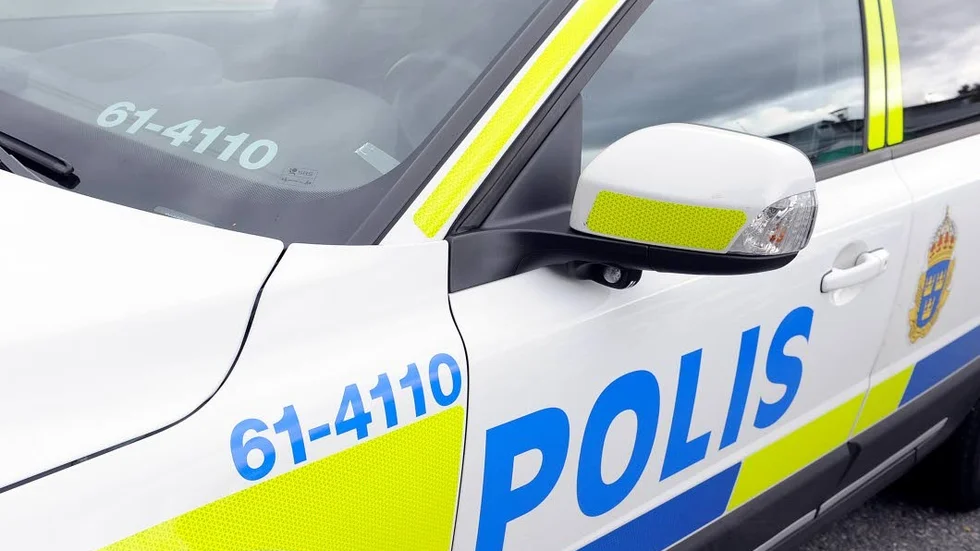 Polisen gjorde brottsplatsundersökning på bildverkstad under söndagen.