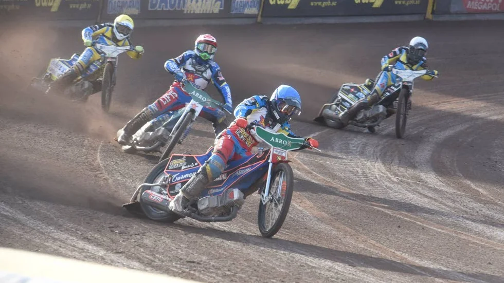 Dackarna gav inte Västervik en chans i derbyt.