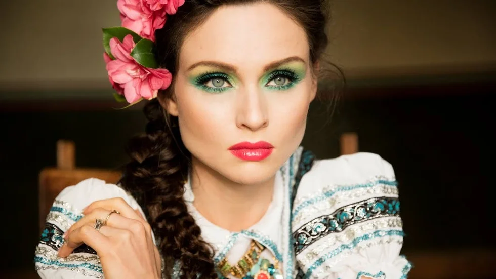 Återkomst. Sophie Ellis-Bextor för numera en mer undanskymd tillvaro än för några år sedan. "Familia" borde ha goda möjligheter att få publiken att återupptäcka henne.