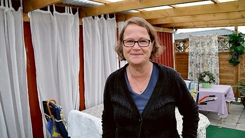Carina Boberg (FP) är en av de drivande bakom den innovativa lösningen att låta vuxenutbildning fylla ut platser på de industritekniska gymnasieprogrammet.