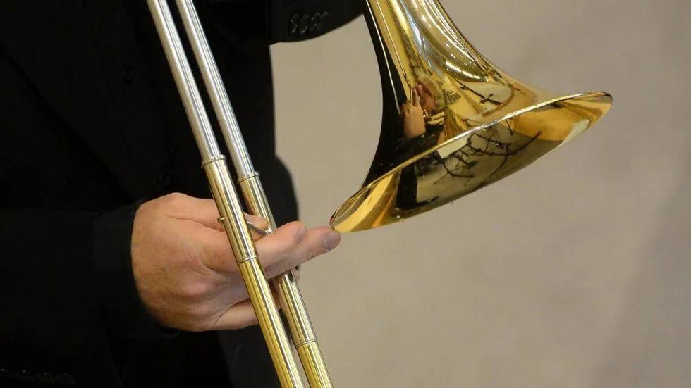 Trombon är ett av alla de instrument som kan testas när Kulturskolan har Öppet hus. Det finns även möjlighet att testa dans och att prata teater med teaterlärare.