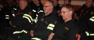 Brandmän i tyst demonstration