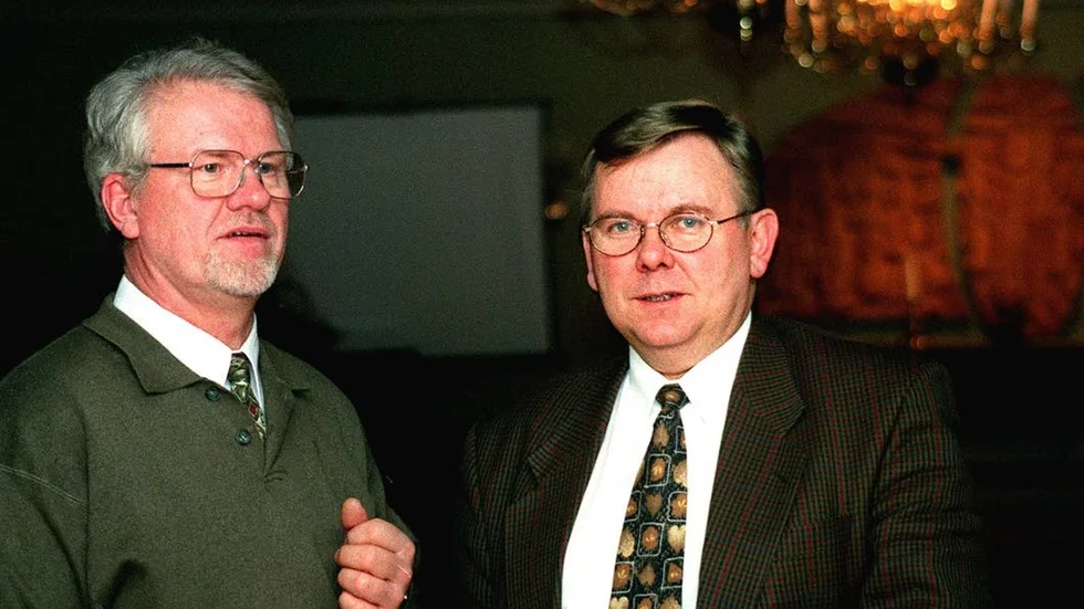 Centermän. Åke Pettersson på besök i Kisa på 1990-talet hos dåvarande kommunalrådet Lennart Johansson (C).