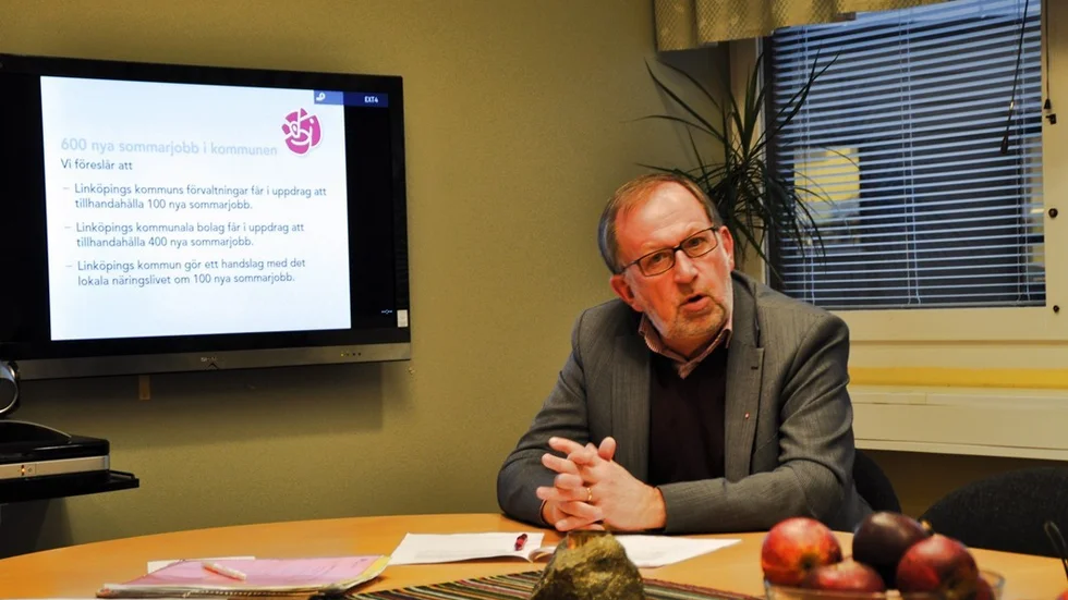 Jan Österlind vill lugna de som bor i delar som säljs att Stångåstaden säljer till seriösa och trygga fastighetsägare. Foto: Tommy Pettersson