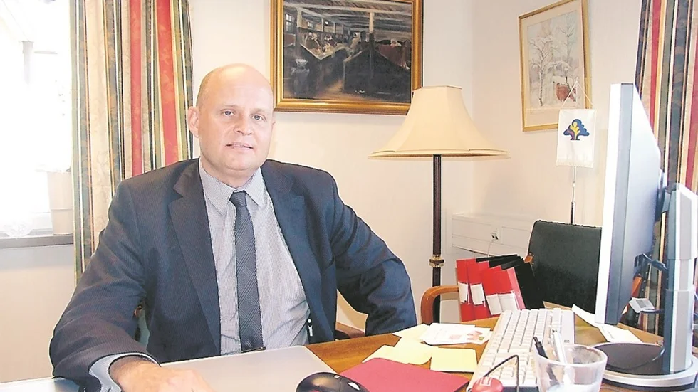 VD Johan Widerström, Kinda-Ydre Sparbank, berättade om bankens utveckling inför politikerna i Kinda kommunfullmäktige.
