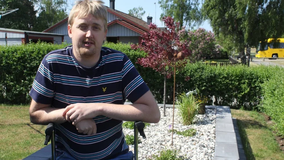 Filip Svensson tycker att han fått lite upprättelse sedan IVO slagit fast att vården brast, både på akutmottagningen i Västervik och vid hand- och plastikkirurgen i Linköping, i samband med att han sågade av sig ett finger.