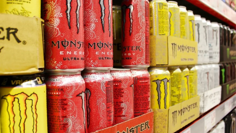 En person misstänks ha druckit energidryck inne i mataffären.