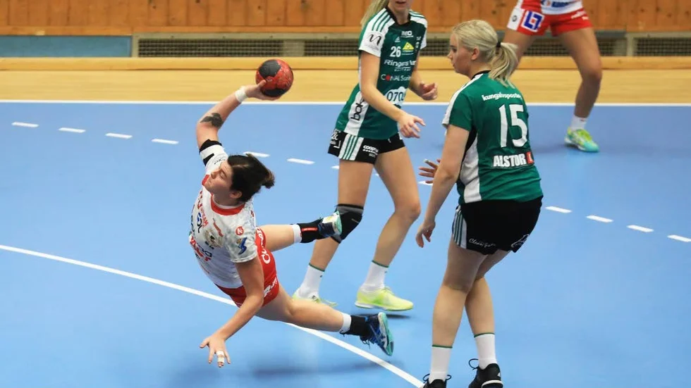 Mika Thorsson, här i en match från förra säsongen, gjorde fyra mål när RP:s damer vann mot Tyresö på söndagen.