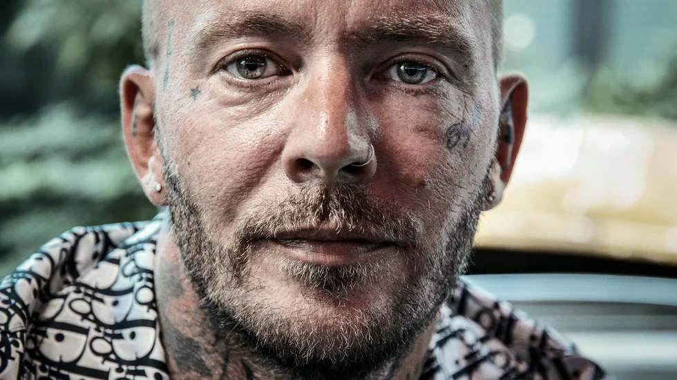 Joakim Lundell återvänder till sina familjehemsföräldrar dit han flyttade som åttaåring.