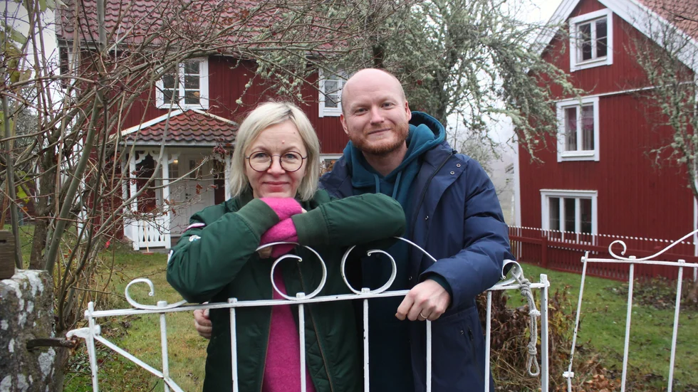 Magdalena och Anton Lundberg köpte Mellangården i Bullerbyn, Sevedstorp, för sex år sedan. 1800-talshuset var i stort behov av kärleksfull renovering.  "Det bästa beslut vi tagit, vi har inte ångrat det en sekund."