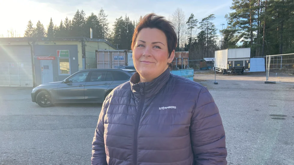 Linda Johansson ser inte fram emot vintern men är förberedd. Hon har bokat däckskifte och däckhotell på sitt vanliga ställe.