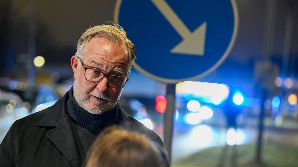 Johan Pehrson påbjuder körriktningen.