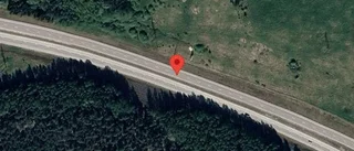Lastbil har havererat på E20                