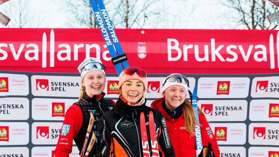 Mira Göransson, Borås SK, segraren Johanna Hägg, Finspångs SOK och Eline Klevberg Lerfall, Laanke IL efter juniorernas 10 km klassisk stil under Bruksvallsloppet.